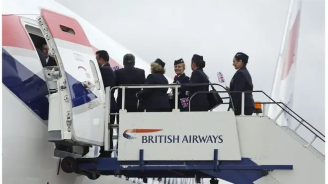 يخطط أفراد طواقم الطيران لدى الخطوط الجوية البريطانية لإضراب في موسم أعياد الميلاد، ما يشكل خطورة على خطط المستهلكين قضاءالعطلات