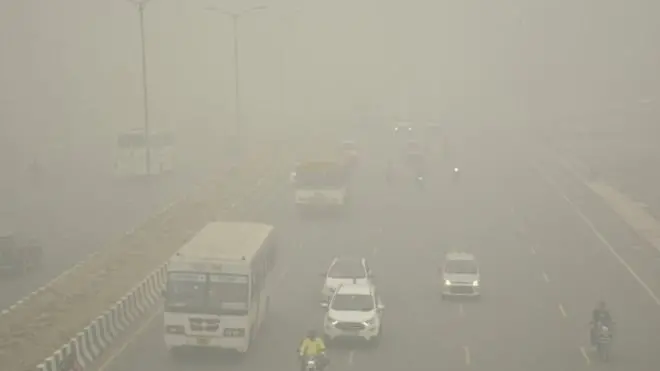 Kualitas udara di Delhi anjlok ke tingkat berbahaya.