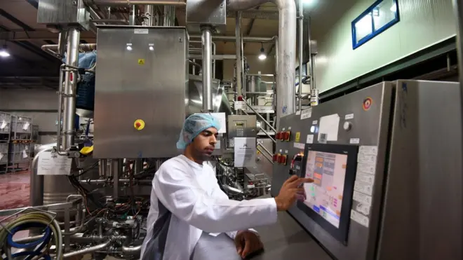 يختصر القانون زمن استصدار تراخيص المنشآت الصناعية الجديدة