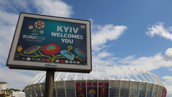 Kyiv welcomes you - знак до Євро-2012