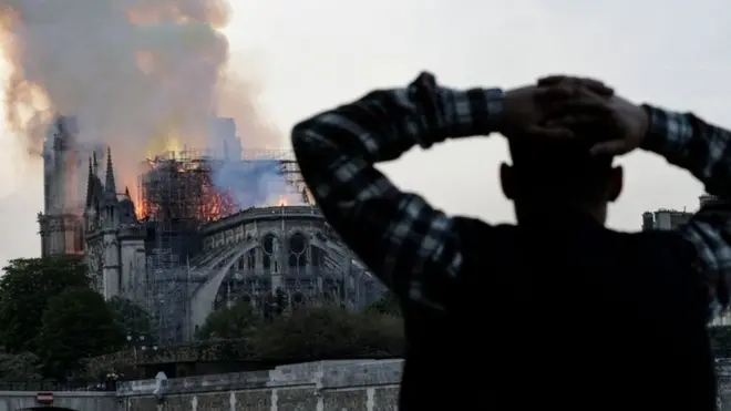 상징적인 건물의 화재로 인한 프랑스 국민들의 충격은 크다