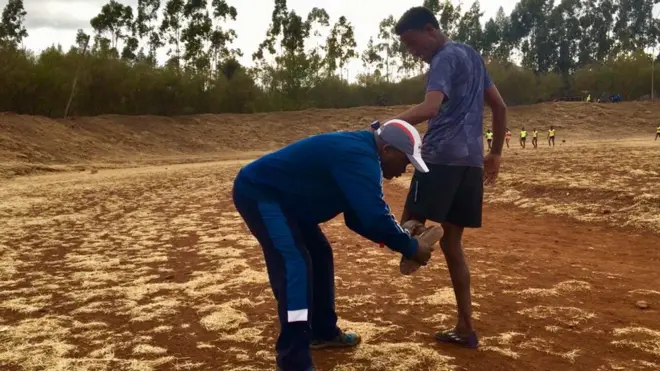 Leenjisaa Sintaayyoo Isheetuu wayita kophee barataa isaanii sirreessan