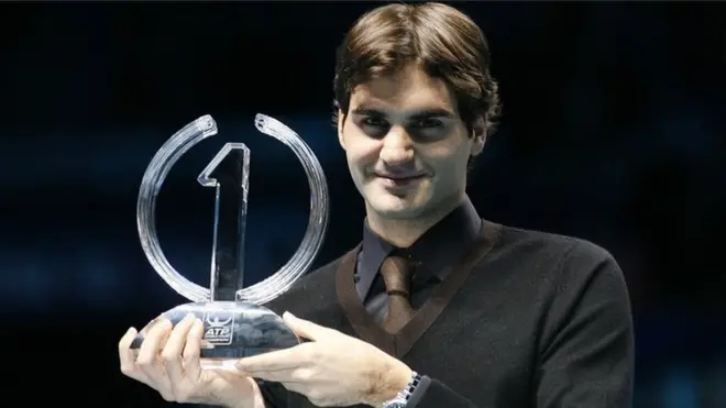 Roger Federer bidoro iji tenis mere akaọrụ n'afọ 1999, oge ọ dị afọ iri na asaa