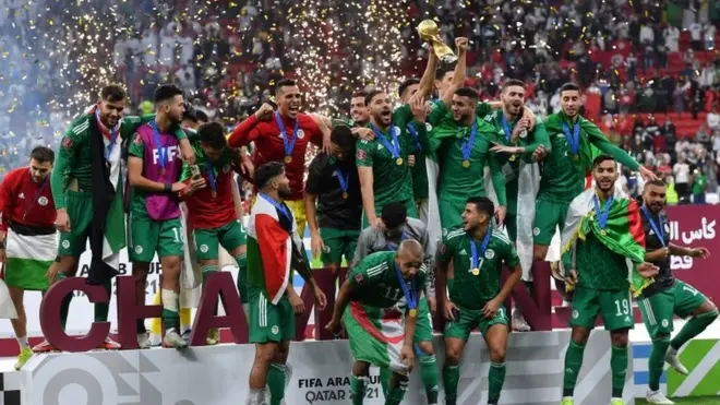 الفريق الجزائري يحتفل