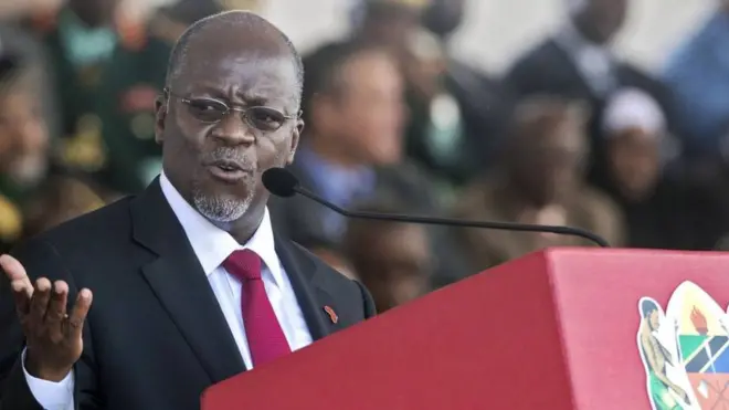 Rais wa Tanzania, Dokta John Magufuli ameonyesha kutoridhishwa na utekelezwaji wa miradi ya maji