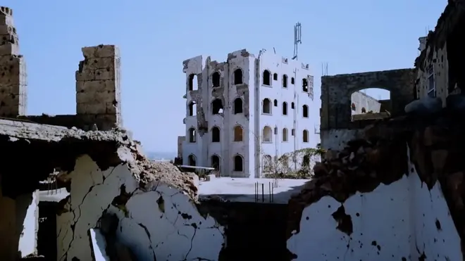 Damaged buildings in Taiz