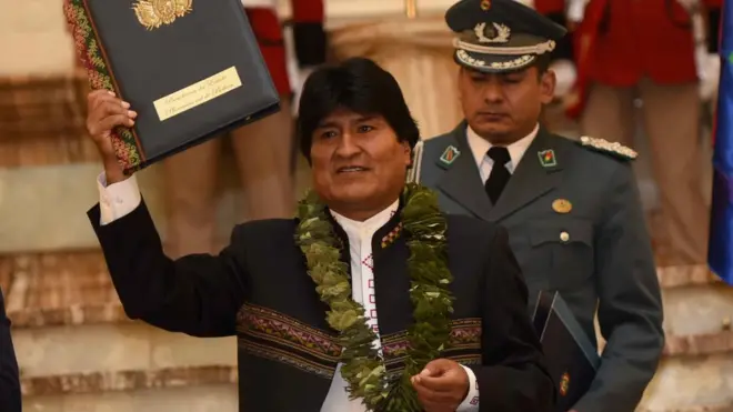 Evo Morales dijo el miércoles que la nueva ley garantizará "coca de por vida".