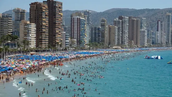 สำนักอุตุนิยมวิทยาสเปนประกาศเตือนภัยสภาพอากาศร้อนจะ "รุนแรงมาก" ไปจนถึงวันอาทิตย์นี้