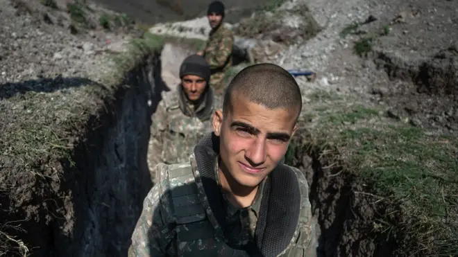 Фото - иллюстративное: эти армянские солдаты в Карабахе были сняты во время войны и в последние дни не пропадали