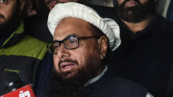 فلاح انسانیت فاؤنڈیشن اور جماعت الدعوۃ کے سربراہ حافظ محمد سعید کو پیر کو رات گئے لاہور میں ان کے گھر میں نظر بند کر دیا گیا تھا