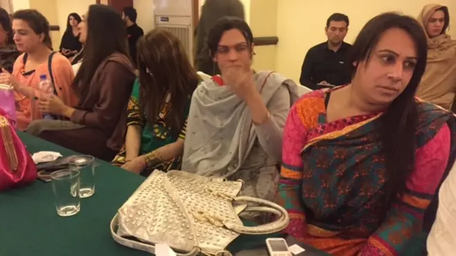 یو مفتي وايي، ایجړاګان هم د خدای د نورو انسانانو په څېر پیداوښت دی او باید درناوی یې وشي.