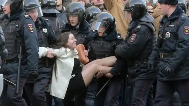 Це фото з Ольгою Лозіною оприлюднили багато світових ЗМІ