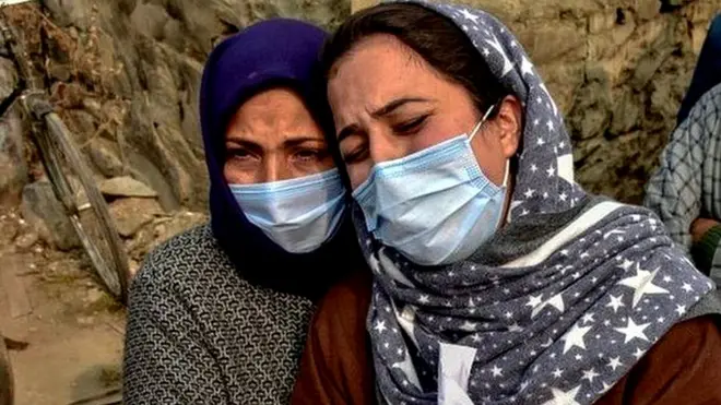 ఎదురు కాల్పుల్లో గుల్ మరణించారని అధికారులు చెప్తున్న కథనాన్ని ఆయన కుటుంబీకులు సవాలు చేస్తున్నారు