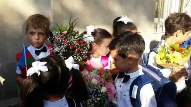 məktəbli oğlan dərs ili