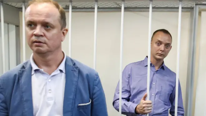 Иван Павлов (слева) известен в том числе как адвокат обвиняемого в госизмене журналиста Ивана Сафронова