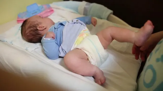 البكتريا المفيدة كانت محور اهتمام أخصائي التغذية لسنوات. ويعرف أن تلك البكتريا لها فوائد في تحسين عملية الهضم. والآن يقول علماء إن البكتريا الموجودة في براز الأطفال مفيدة.