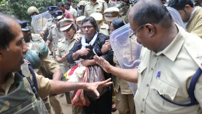 Kadınlar Kasım'da da tapınağa girmeye çalışmış fakat başaramamıştı