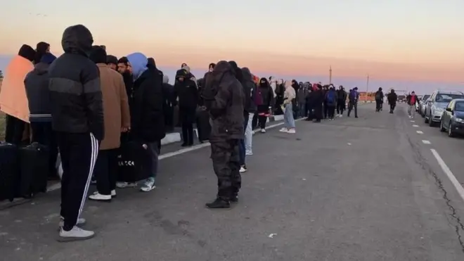 Россия ва Қозоғистон чегарасида мобилизациядан қочаётган россияликлар