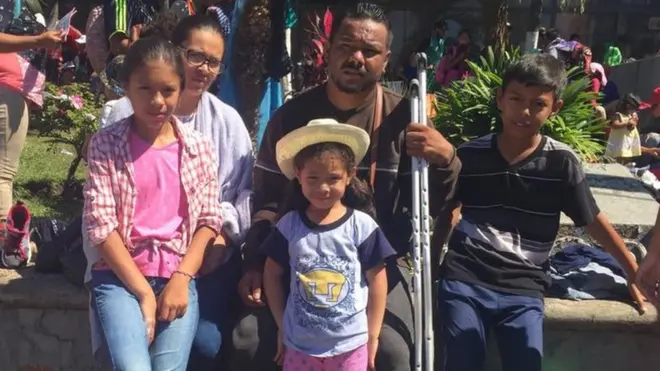 Neptalí y su familia salieron de Tegucigalpa, Honduras, buscando una vida mejor.
