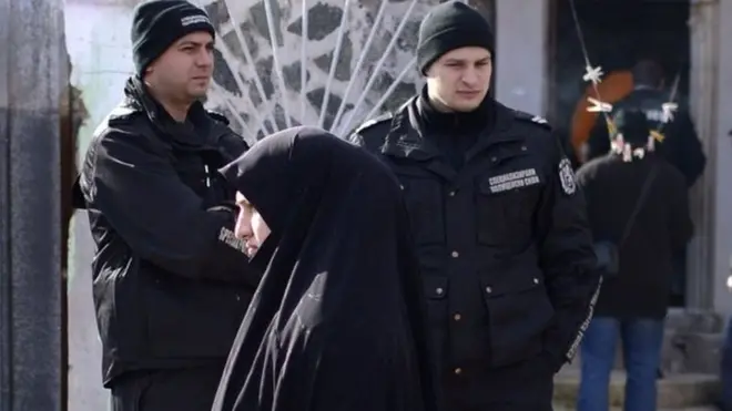Bulgaristan'ın Pazarcık kentinde peçe takan kadınların sayısı çok az.