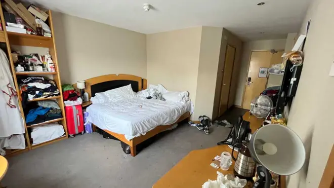 خانواده نقیب خلجی دو اتاق دو نفره به هم پیوسته دارند