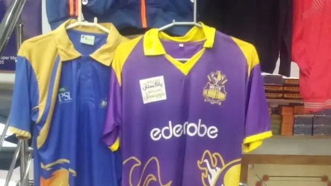 پاکستان سپر لیگ کے شروع ہوتے ہی کرکٹ کے کھیل سے جڑے سامان کی فروخت میں کافی اضافہ ہو جاتا ہے