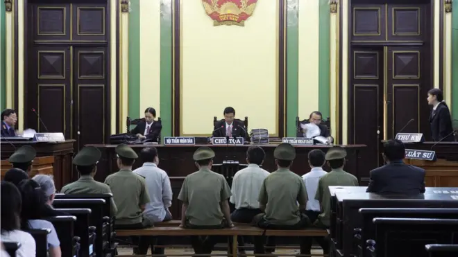 Theo nguyên tắc suy đoán vô tội thì một người không thể bị coi là có tội cho tới khi bị tòa tuyên án