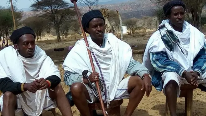 Abbaa Gadaa Kuraa Jaarsoo Kuraa, Makkalaa fi Bokkuu isaa waliin