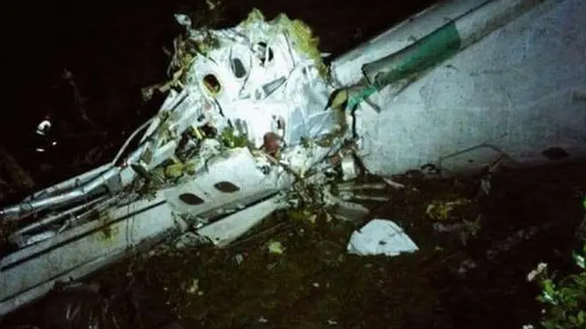 Самолет упал в труднодоступной местности