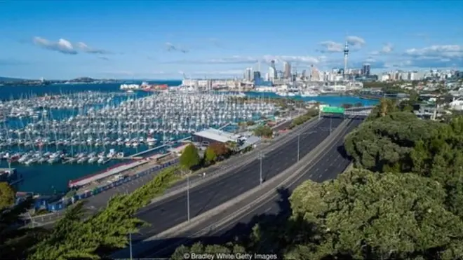 خضعت نيوزيلندا لنظام إغلاق كامل للحد من تفشي فيروس كورونا المستجد في أراضيها