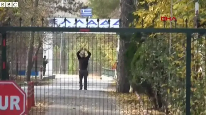 مشتبه بانتمائه للدولة الإسلامية عالق بين تركيا واليونان