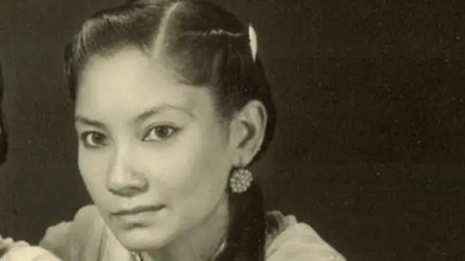 نجمہ (دائیں جانب) کے لڑکپن کی تصویر