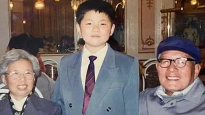 ونسنٹ نی سنہ 1994 میں اپنے دادا دادی کے ساتھ