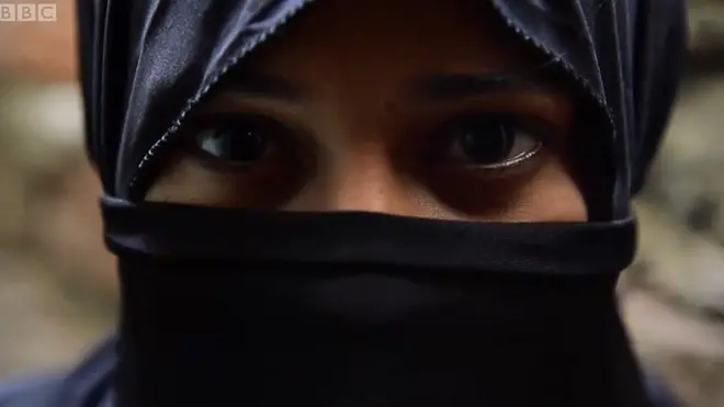 ผู้หญิงใส่ผ้าคลุมผม