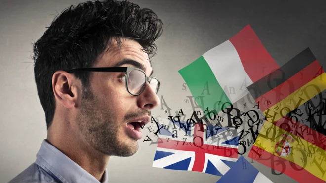 Mientras que en nuestra propia lengua podemos decir las cosas de muchas maneras, cuando hablamos otro idioma tenemos menos opciones y nos lleva a ser más concisos.