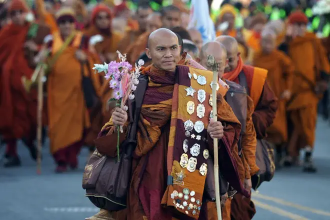 Đoàn bộ hành Walk for Peace, đi đầu là sư Tuệ Nhân, tới Washington, DC vào tháng 2/2026