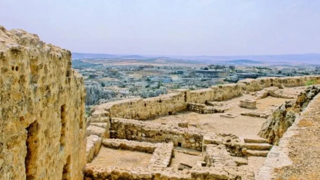 Стены города