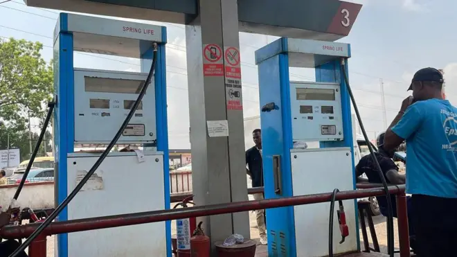 Ebe a na-ere mmanụ ụgbọala.