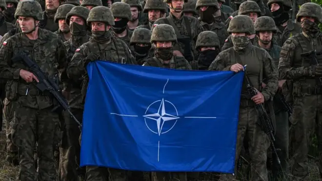 पोलैंड में ट्रेनिंग के दौरान नेटो के सैनिक