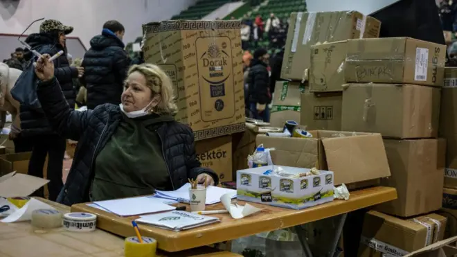 Deprem bölgesine yardım nasıl yapılmalı?