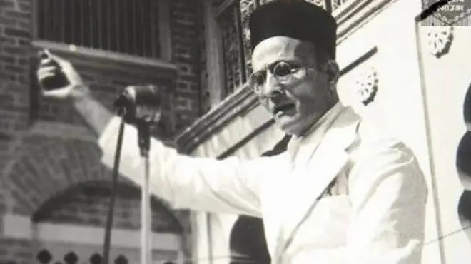  विनायक दामोदर सावरकर 