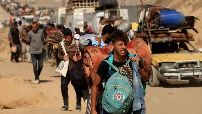Displaced Palestinians flee southward in the central Gaza Strip after Israeli forces ordered residents of Gaza City to evacuate to the south, September 21, 2025.
