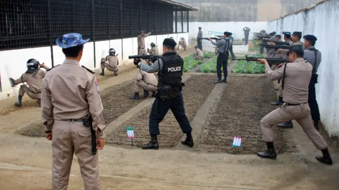 အကျဥ်းဆောင် ဆူပူမှုကို နှိမ်နင်းရေး ဇာတ်တိုက်လေ့ကျင့်မှုတစ်ခု