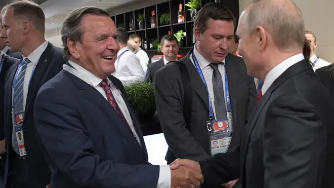 Колишній канцлер Німеччини Герхард Шредер з Володимиром Путіним у 2018 році 