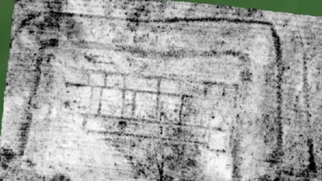 Imagen del escaneo con radar de penetración subterránea. Los cuartos individuales de la villa y sus corredores son claramente visibles