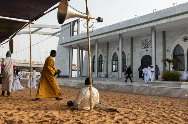 Àwọn èrò tó wà ní ẹsẹ̀ mọ́ṣáláṣí