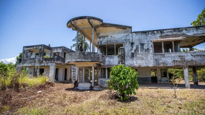Ruínas da Casa de Marfil, localizada na praia da província de San Cristóbal