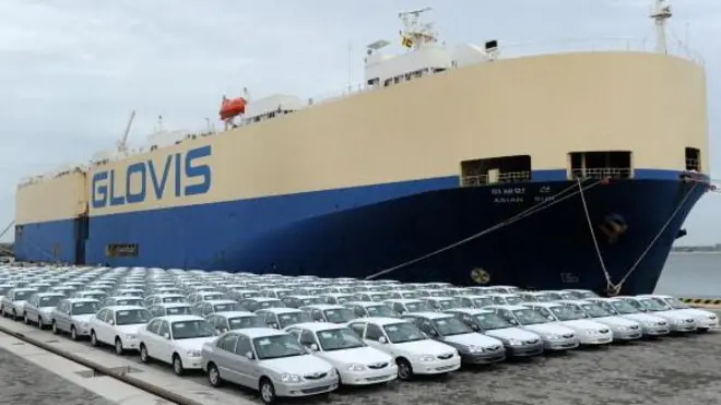 විශ්‍රාමික රාජ්‍ය නිලධාරින් සඳහා තීරු බදු සහන සහිතව වාහන ආනයනය කිරීමේ බලපත්‍ර නිකුත් කිරීමට රජය තීරණය කර ඇත.