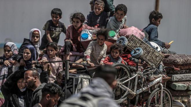 اسرائیل از نزدیک به ۱۰۰ هزار فلسطینی خواسته مناطقی در رفح را فورا ترک کنند