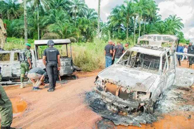 Ụgbọala ndị ọrụ nchekwa a gbara ọkụ